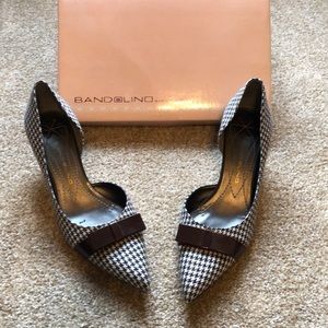 Banding kitten heels